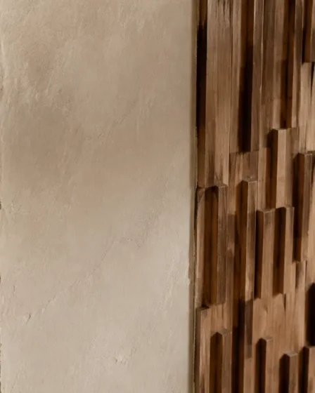 Mur en crepi interieur : lissage et panneau sur tasseaux